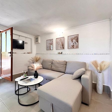 Petra Oliva Apartment Dhermi Exterior photo