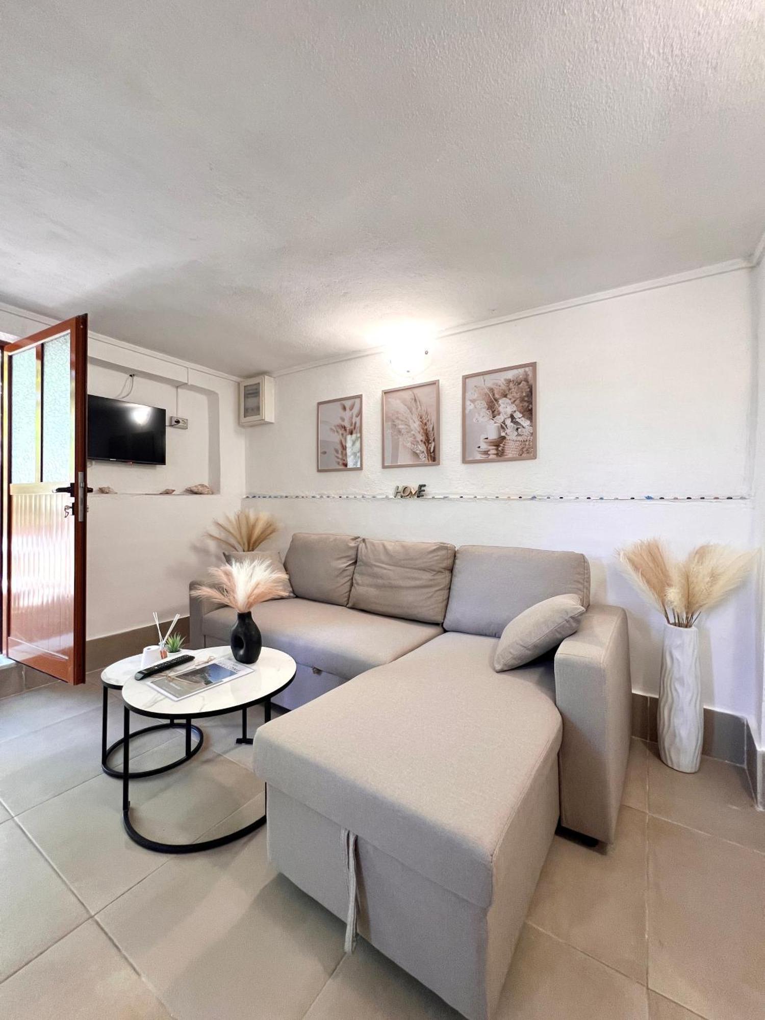 Petra Oliva Apartment Dhermi Exterior photo